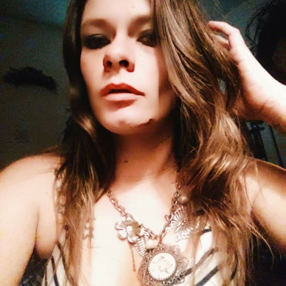 Meet your Posher, Dominique