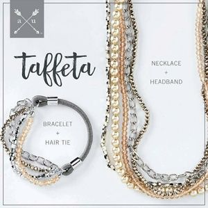 Adornable.u Taffeta Set