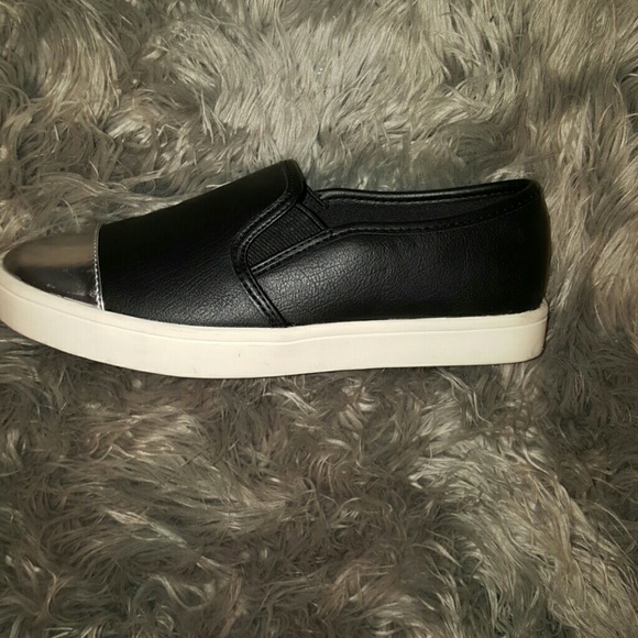 NWT- Women's Black w/Silver Tips Slip On's - Picture 3 of 4