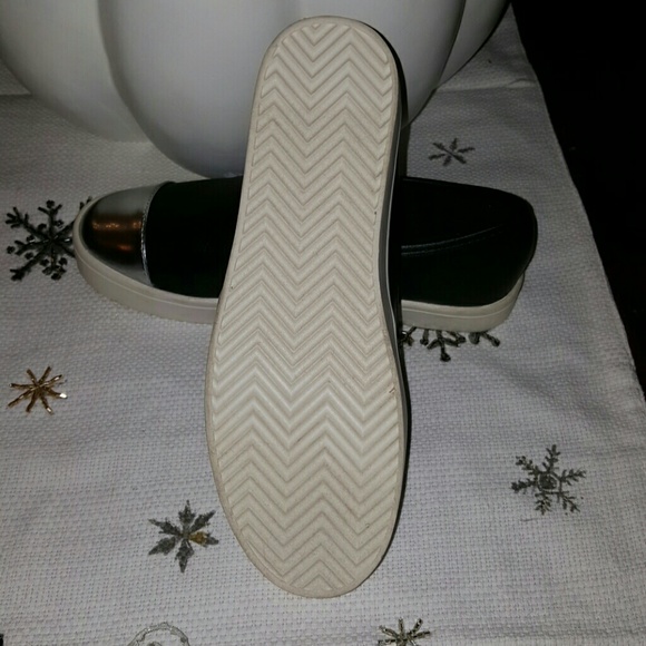 NWT- Women's Black w/Silver Tips Slip On's - Picture 4 of 4