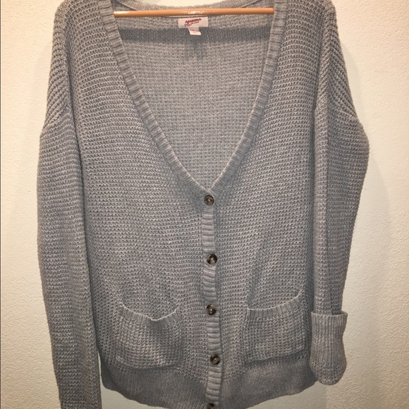 Arizona gray oversized sweater with pockets.