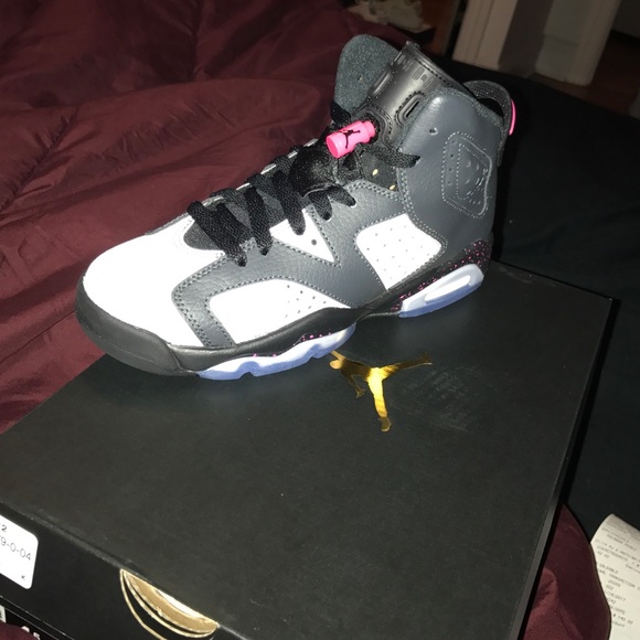 Hyper Pink Retro 6 Reflective - Picture 2 of 4