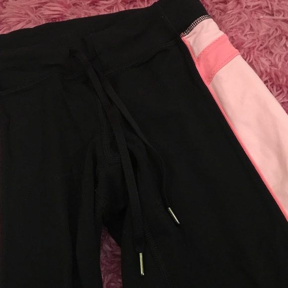 Lululemon crops - Picture 2 of 4