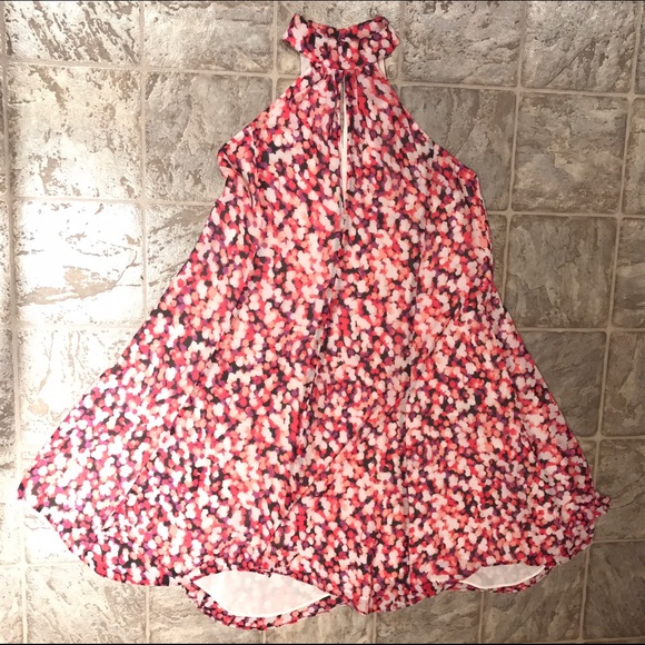 Summer Dress, bright pattern and bare shoulders