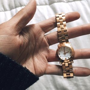 marc jacobs gold watch ✨ RESERVED