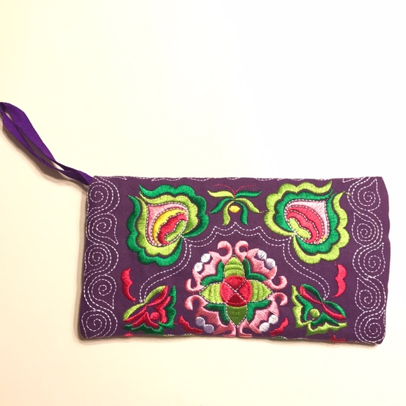 *New Purple Handmade Embroidered Wristlet - Picture 2 of 3
