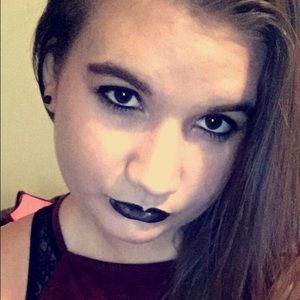 Meet your Posher, Claire