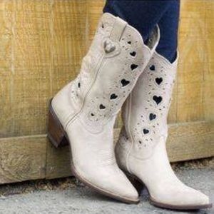 Durango Crush Heart Cowgirl Boots 🇺🇸