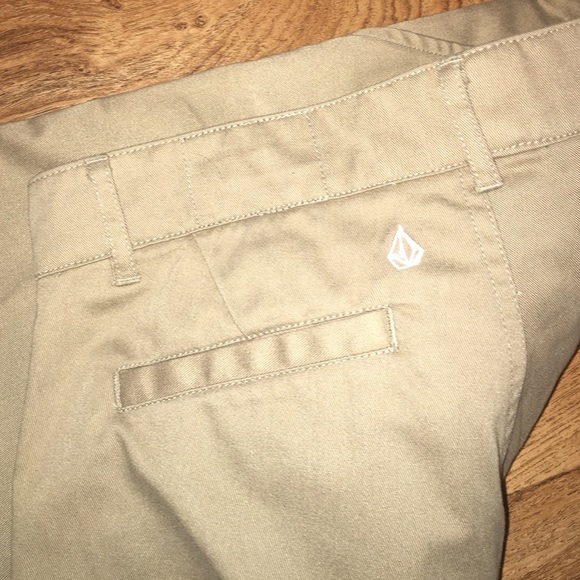 Volcom Crop Khaki Pants Like New - Picture 3 of 4