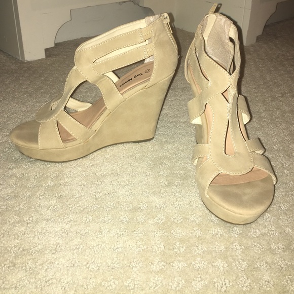 Cream/nude wedges