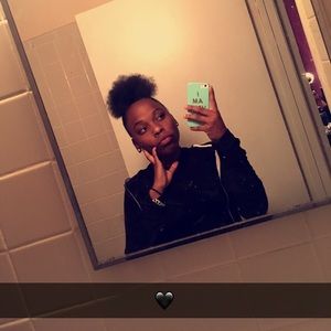 Meet your Posher, Niaja