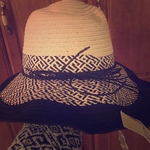 Black and white sun hat