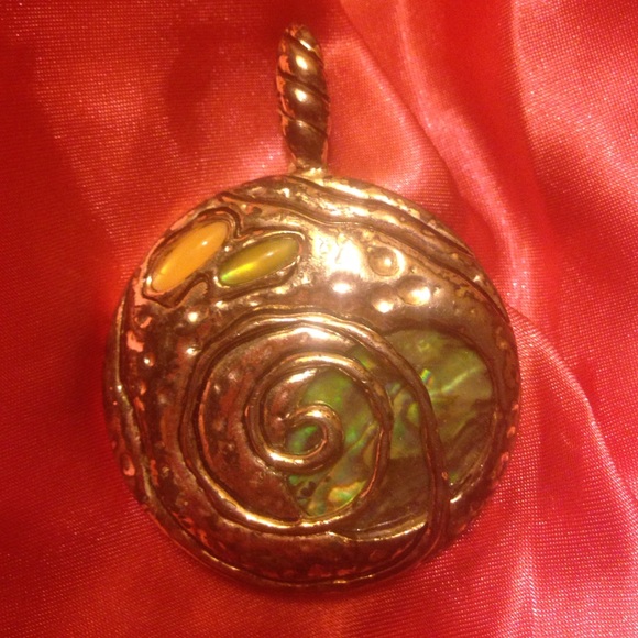 Necklace pendant- Like New