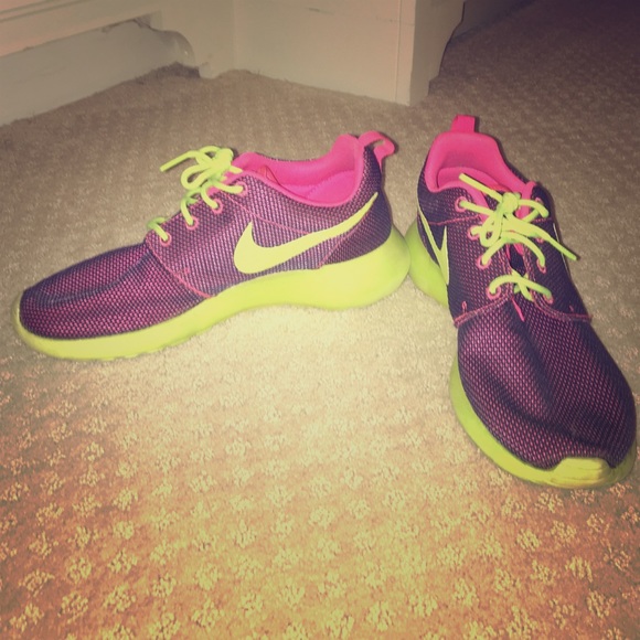 Neon Nike roshe