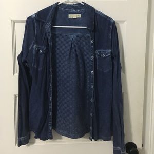 Jean style acid wash shirt with back detailing.