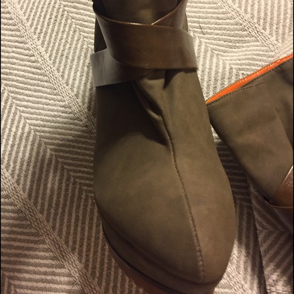 New wedge ankle booties - Picture 2 of 5