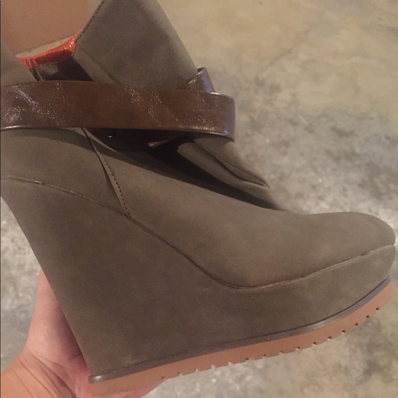 New wedge ankle booties - Picture 3 of 5
