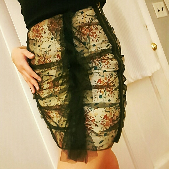Decrotive skirt