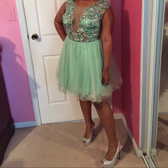 Green prom dress - Picture 2 of 2