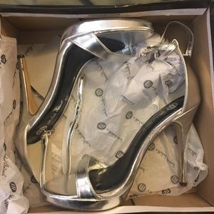 Michael-Antonio Silver strappy heel. Size 7 1/2