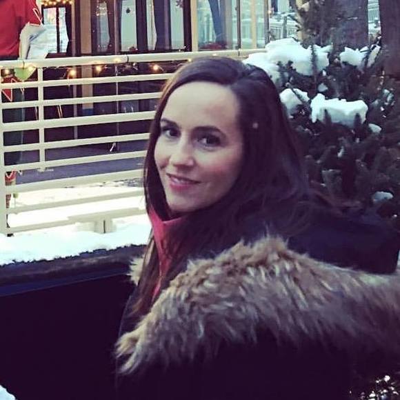 Meet your Posher, Laura - Picture 1 of 1