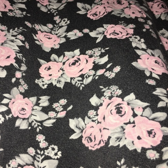 🔴Floral Scoopneck Top - Picture 3 of 3