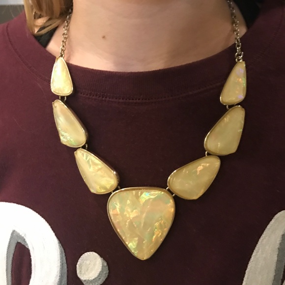 Iridescent statement necklace - Picture 2 of 2