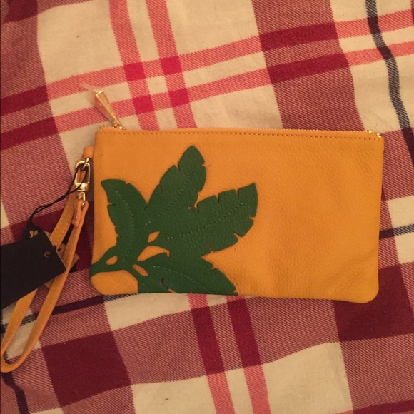 NWT Ora Delphine 100% leather wristlet/clutch