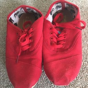 Toms lace up sneakers