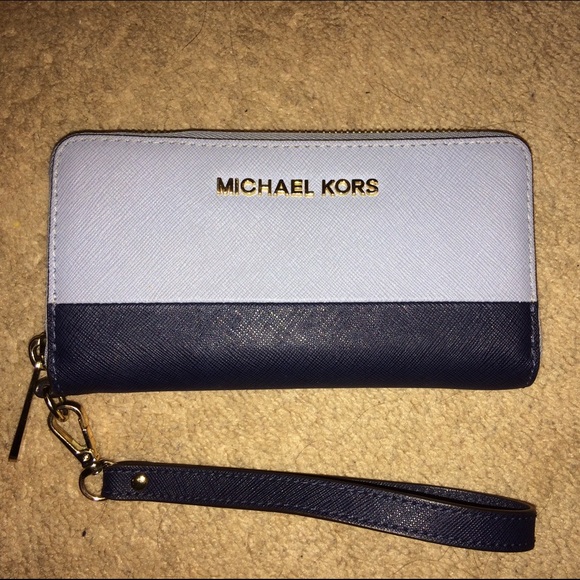 Michael Kors Handbags - Michael Kors Wristlet