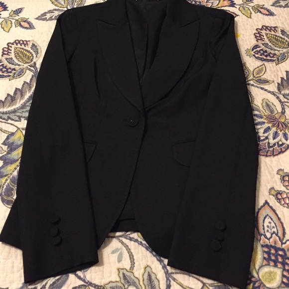 Chic Black Blazer - Picture 1 of 3