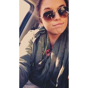 Meet your Posher, Kayla