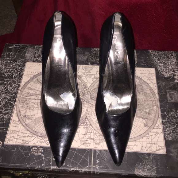 Pointed heels
