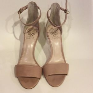 ➕ NEW ➕ Vince Camuto Court Strappy Heel