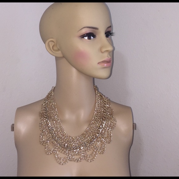 Faux gold bib chain statement necklace - Picture 4 of 5