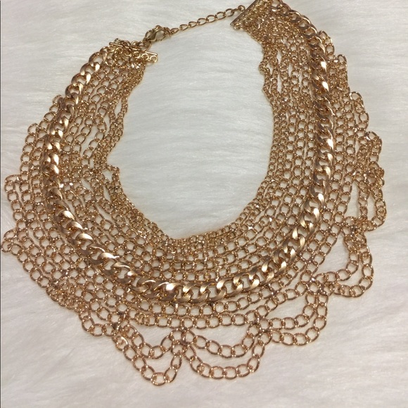Faux gold bib chain statement necklace - Picture 5 of 5