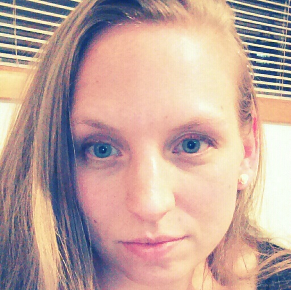 Meet your Posher, Julie - Picture 2 of 8