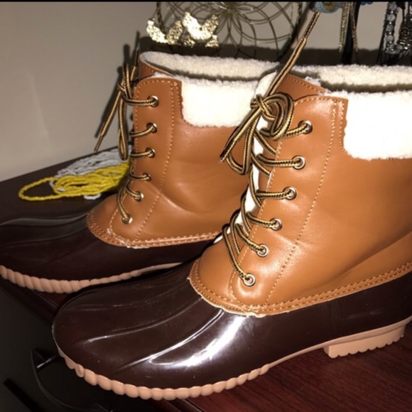 Brown duck boots / inspired bean boots