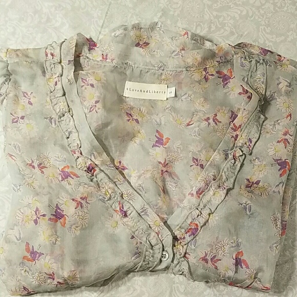 4Love and Liberty Sheer Short Sleeve Top Small