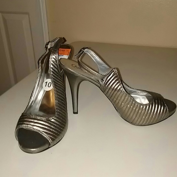 Heels - Picture 2 of 2
