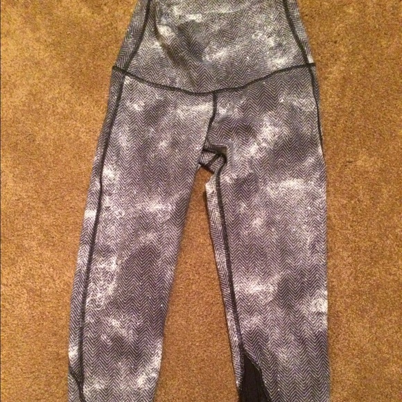 Lululemon cropped pattern leggings - high rise