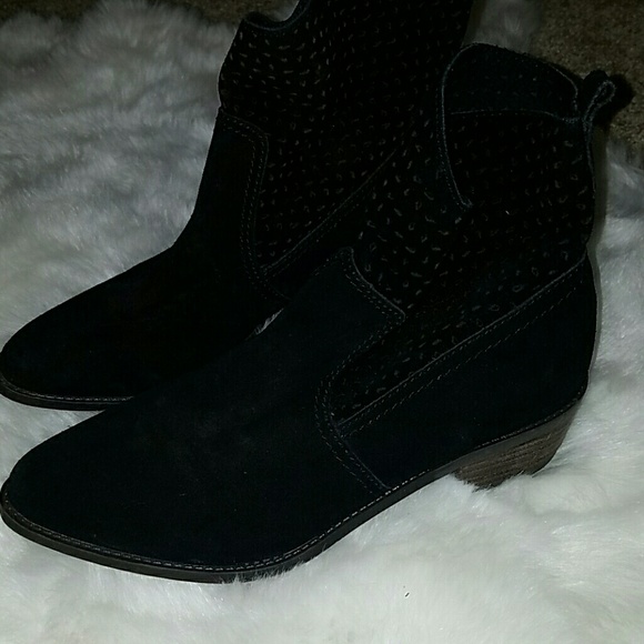 American Eagle Suede Booties