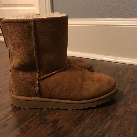 UGGS - Picture 2 of 4