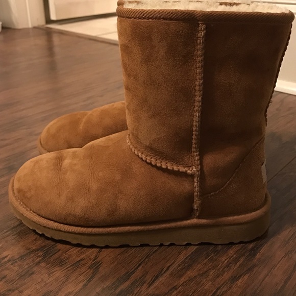 UGGS - Picture 3 of 4