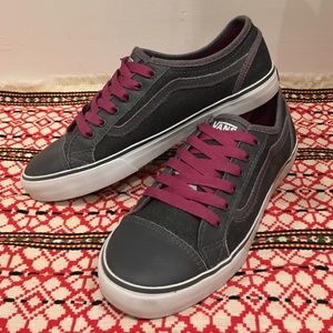 Old skool vans, never worn outside the home. W 6.5