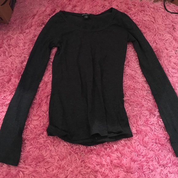 Dark feathered grey long sleeve