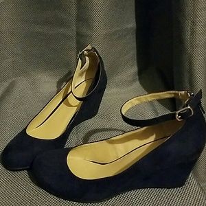 Size 8 Arizona Jean Wedge Heel