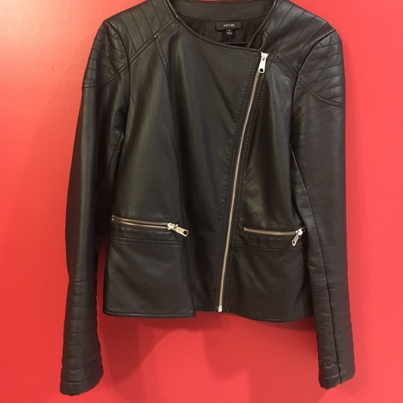 Leather jacket - Picture 2 of 3