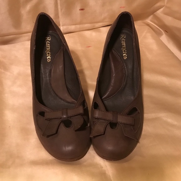 Brown leather heels - Picture 2 of 4