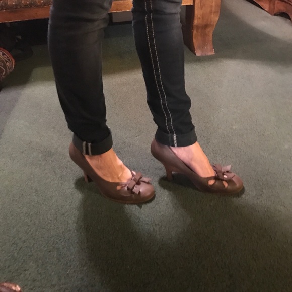 Brown leather heels - Picture 4 of 4